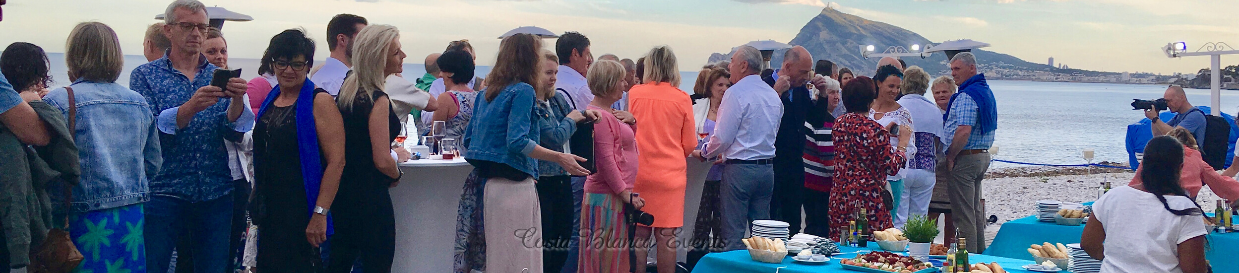 Guests having a drink before the welcome dinner